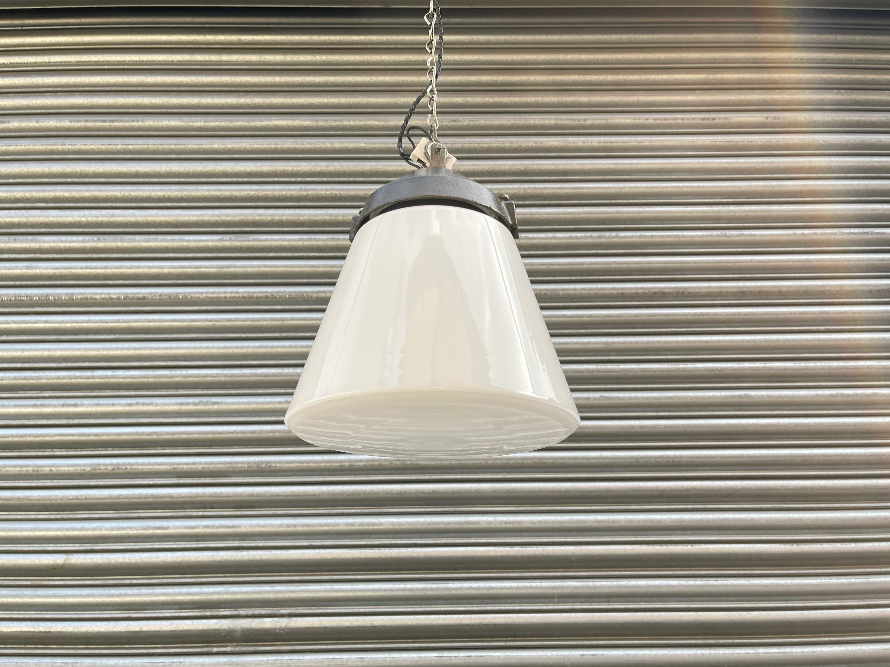 1930s Industrial Opaline Pendant Light By Siemens - Image 4