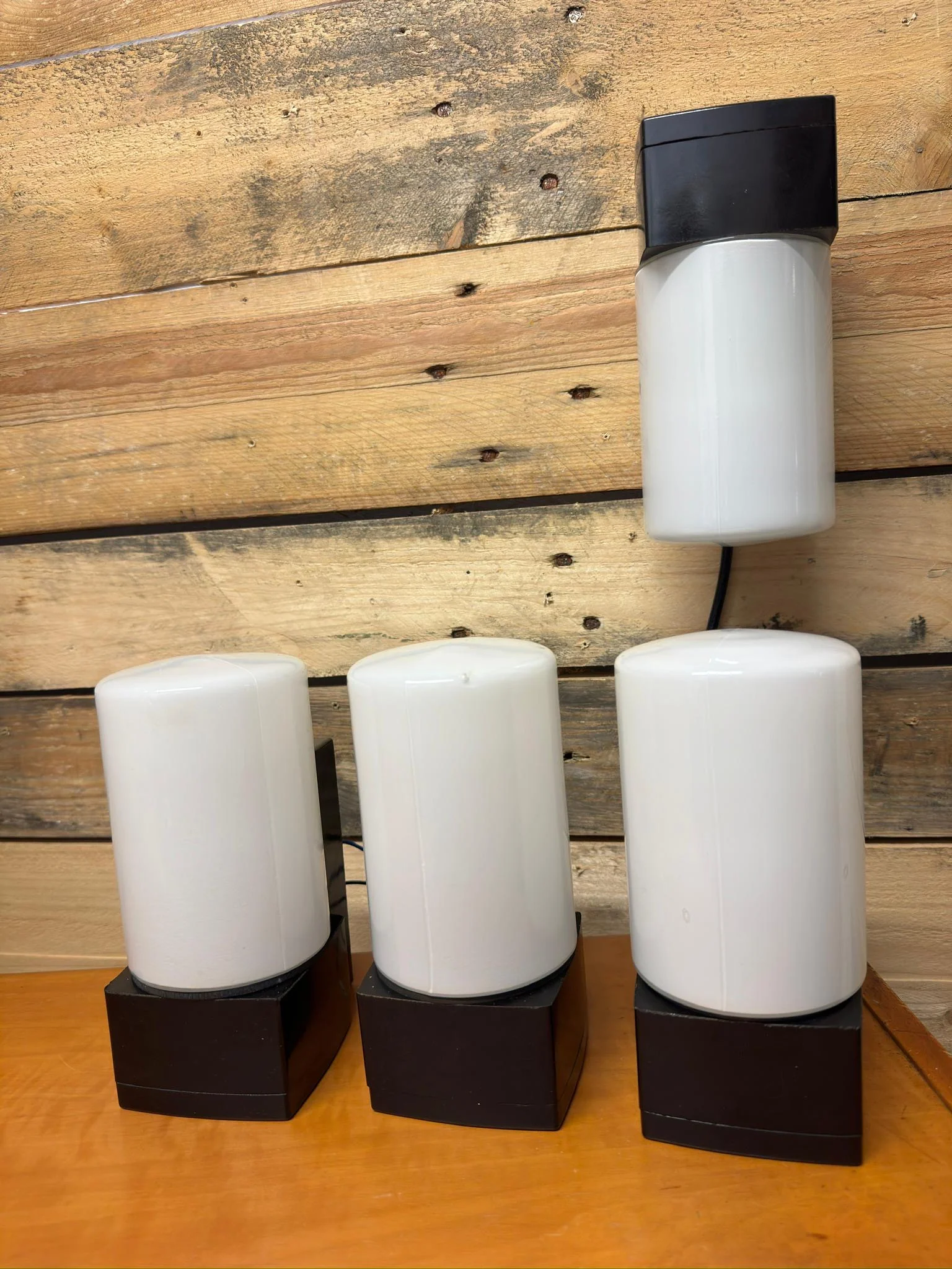 1970s Czech Bakelite & Opaline bathroom wall lights - Image 9