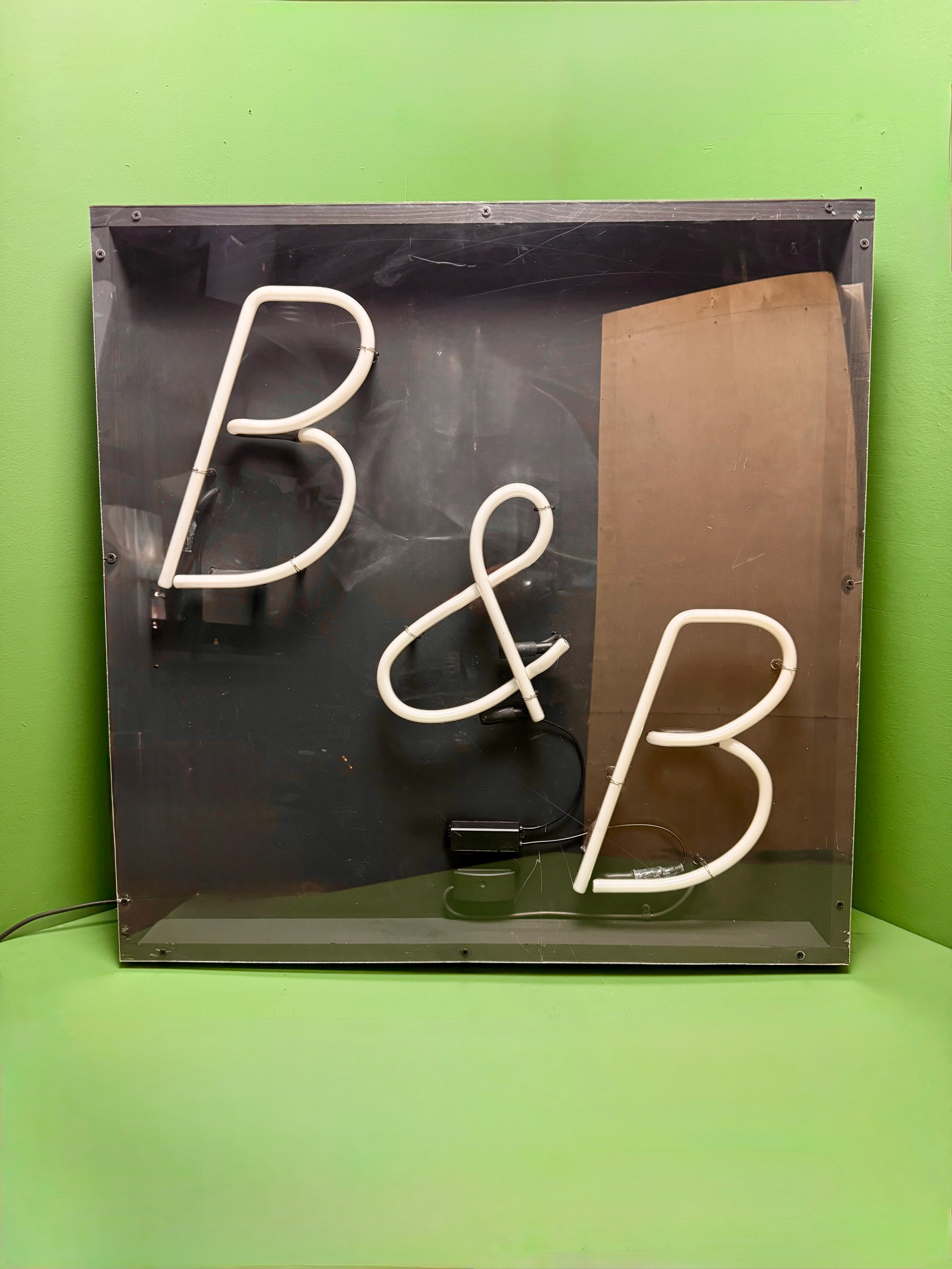 Large ‘ B&B ‘ Bed & Breakfast Neon Sign Circa 1980s - Image 2