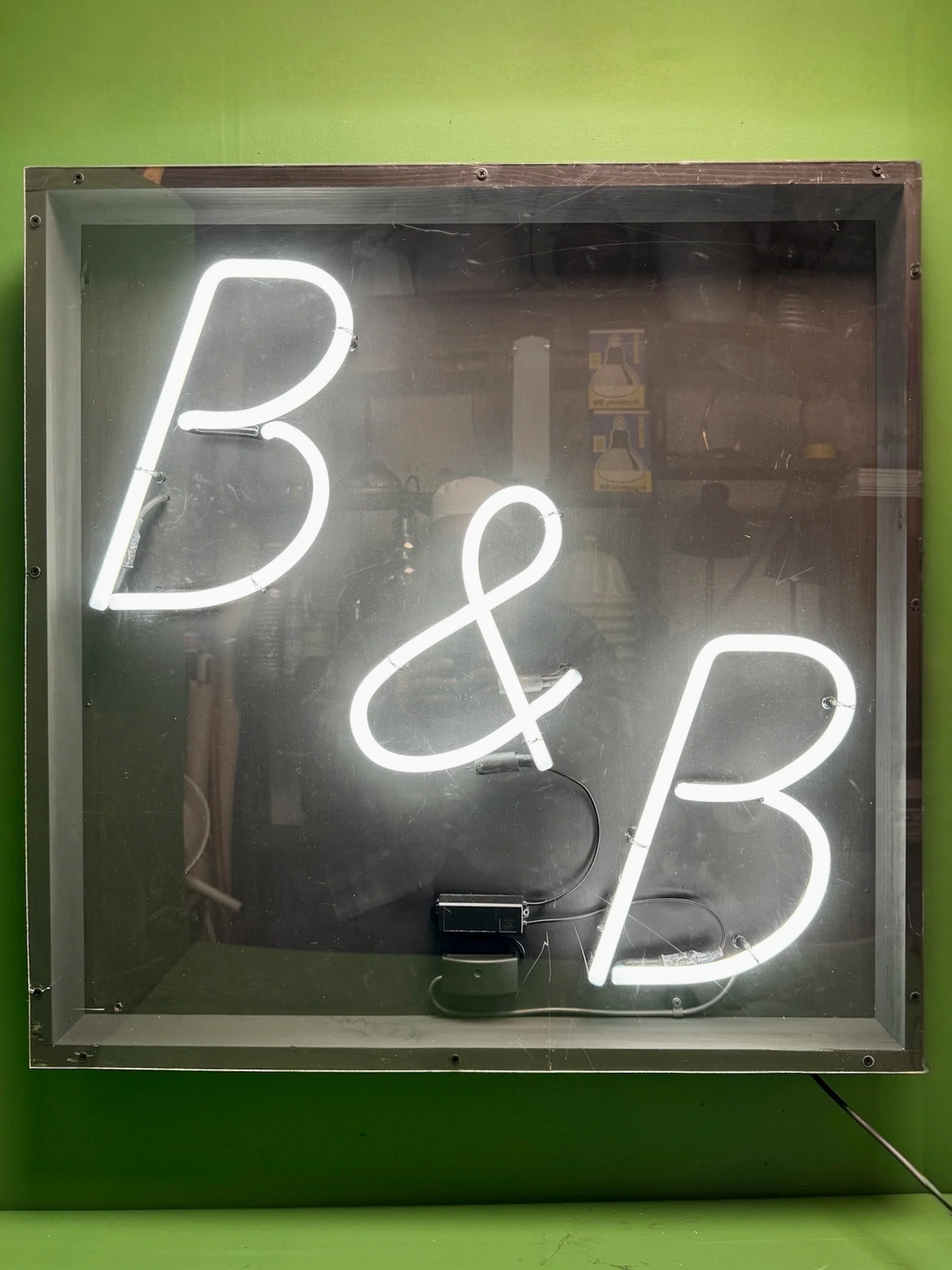 Large ‘ B&B ‘ Bed & Breakfast Neon Sign Circa 1980s - Image 6
