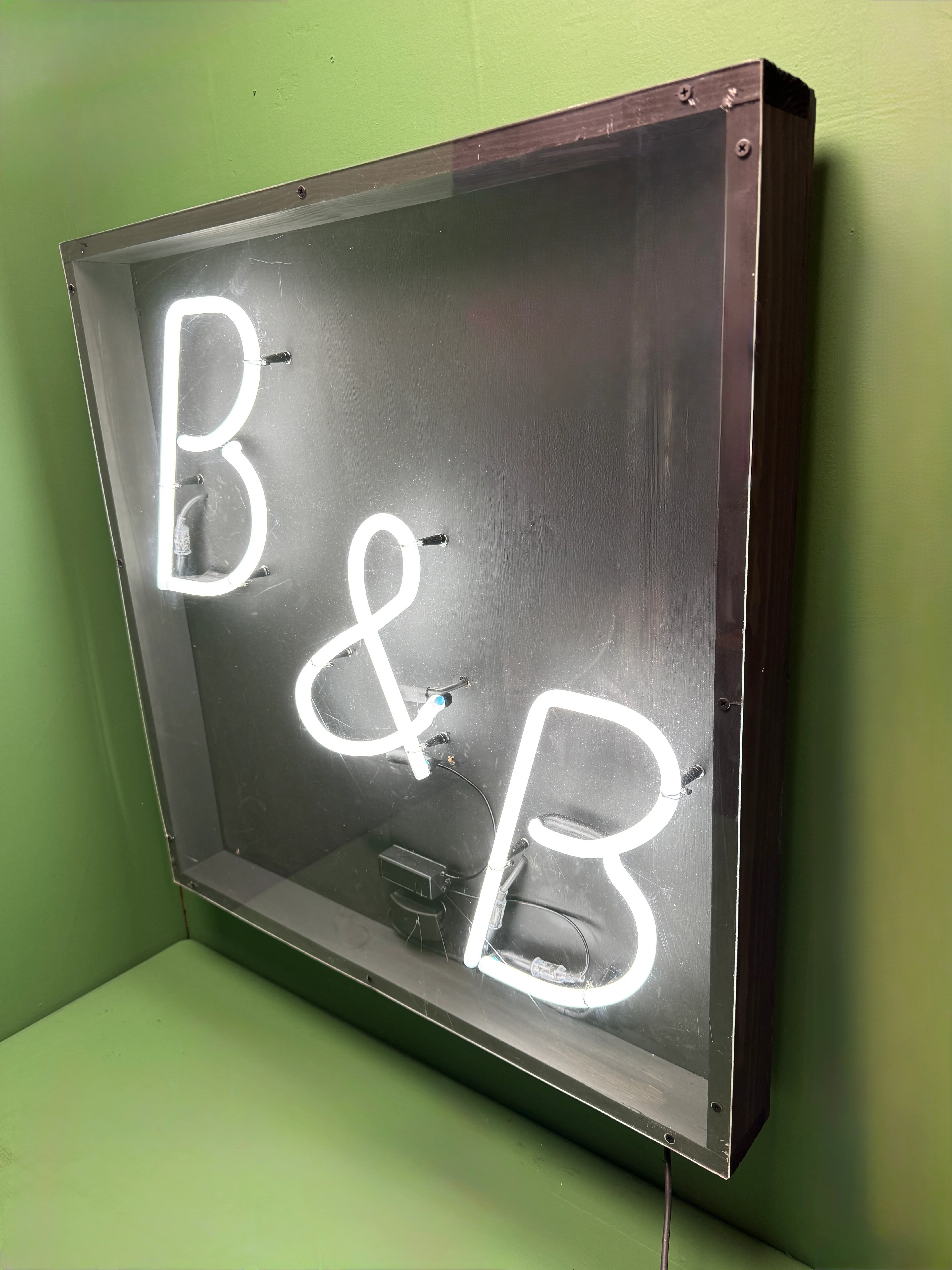 Large ‘ B&B ‘ Bed & Breakfast Neon Sign Circa 1980s - Image 7