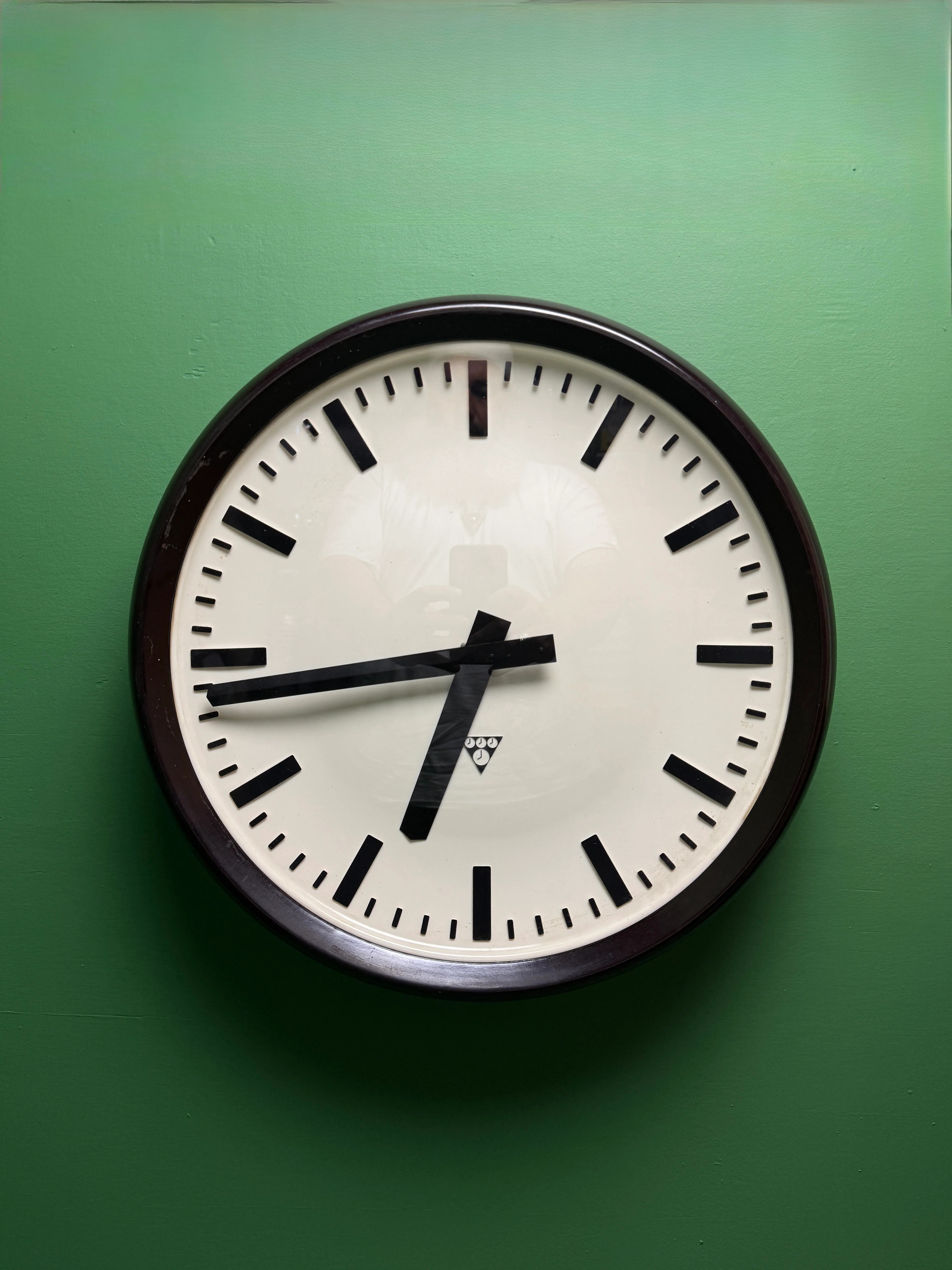Large Czech 1940s Bakelite Office / Factory Clocks By Pragotron - Image 2