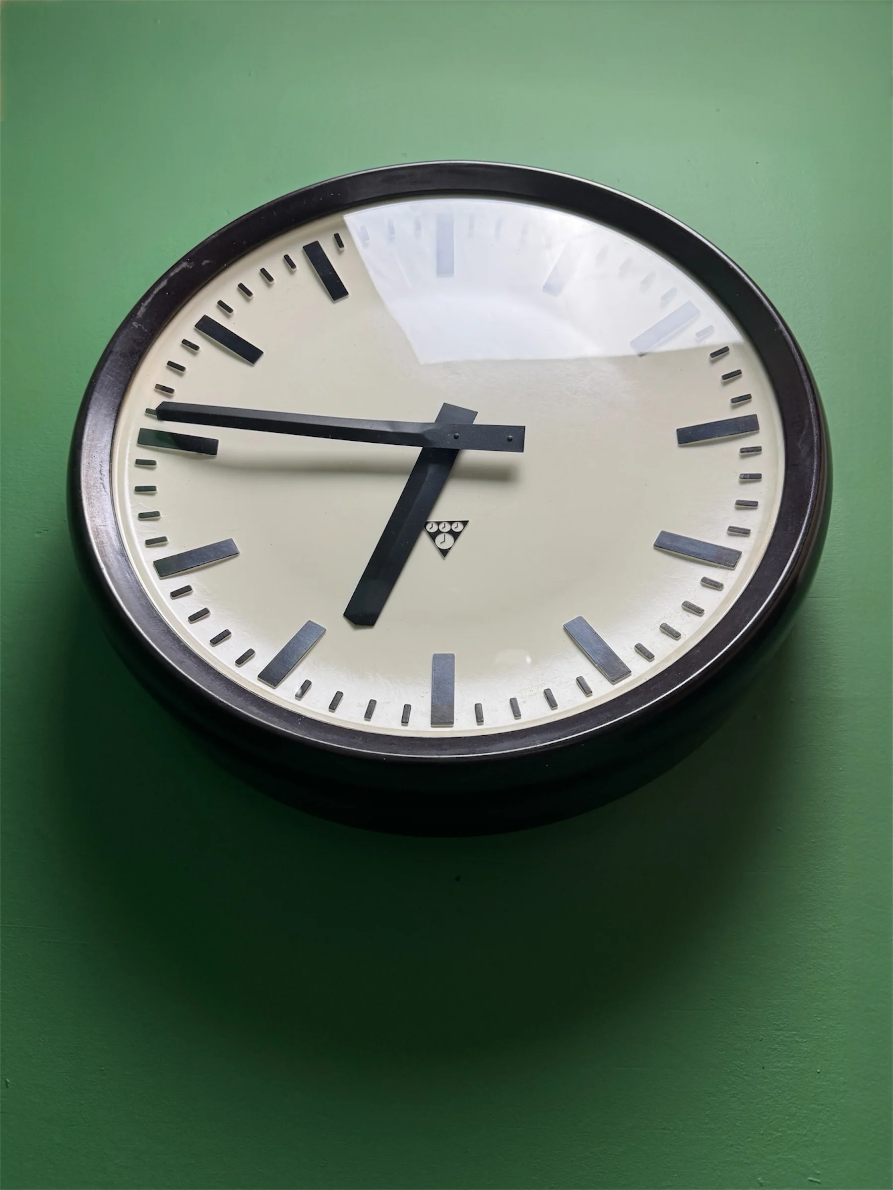 Large Czech 1940s Bakelite Office / Factory Clocks By Pragotron - Image 5