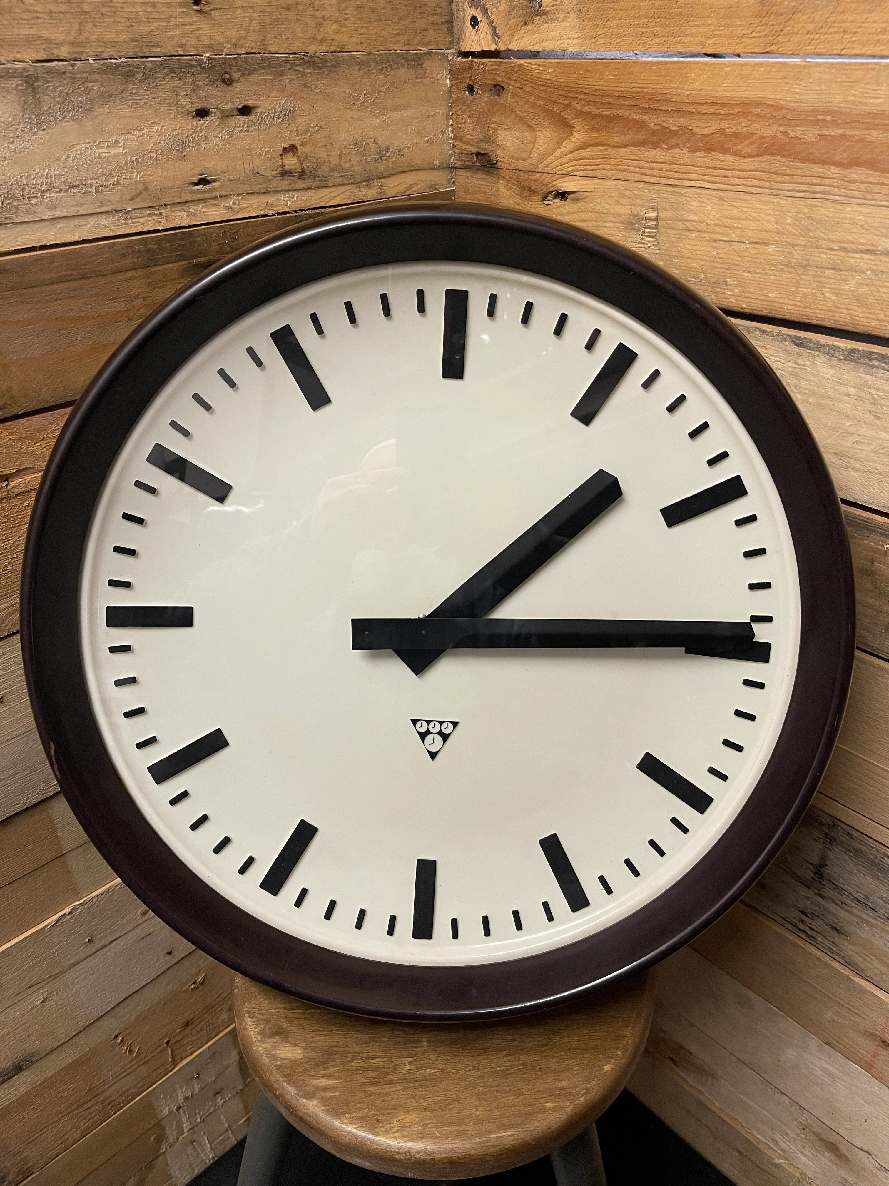 Large Czech 1950s Bakelite Office / Factory Clocks By Pragotron - Image 2