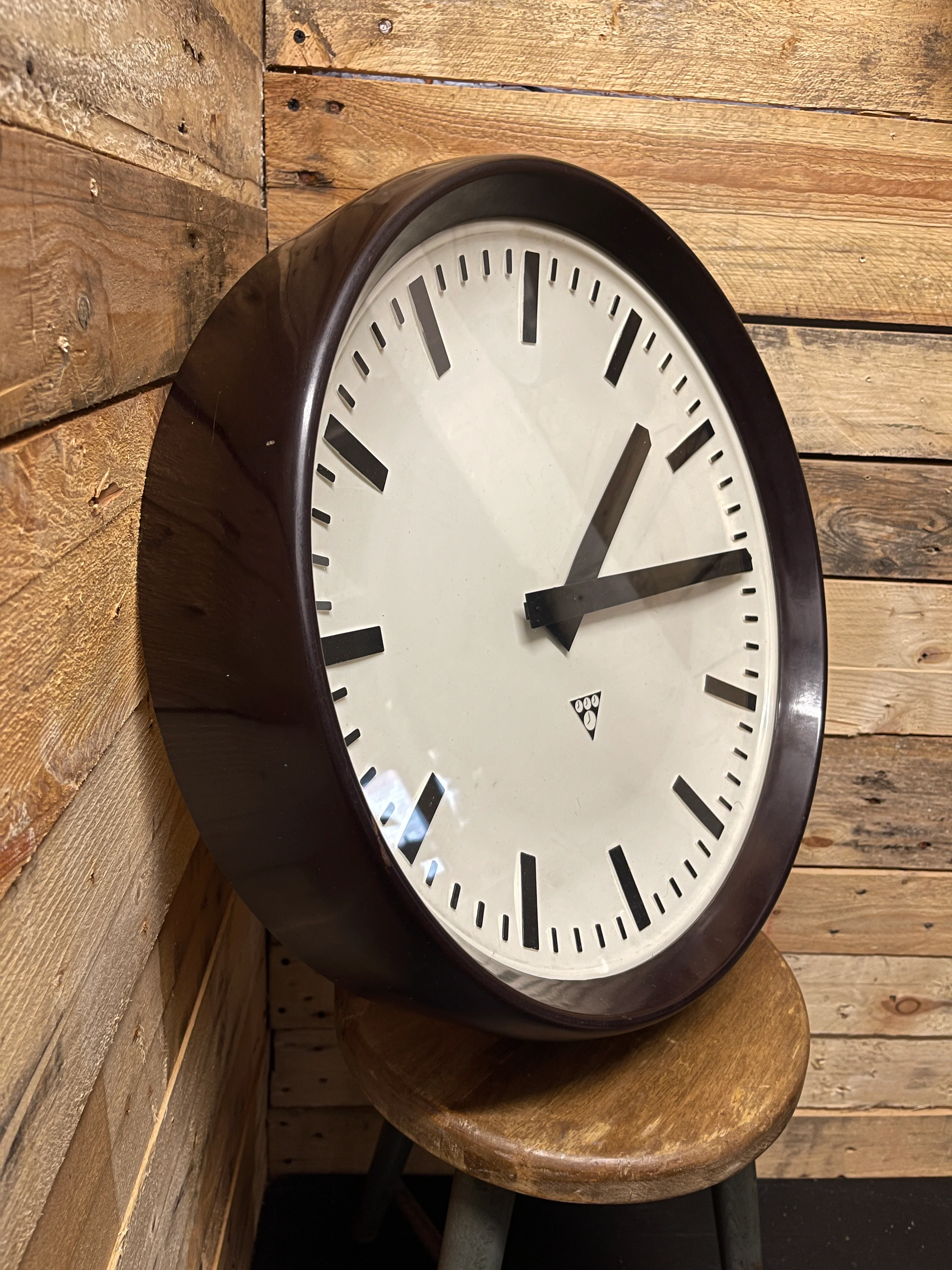 Large Czech 1950s Bakelite Office / Factory Clocks By Pragotron - Image 4