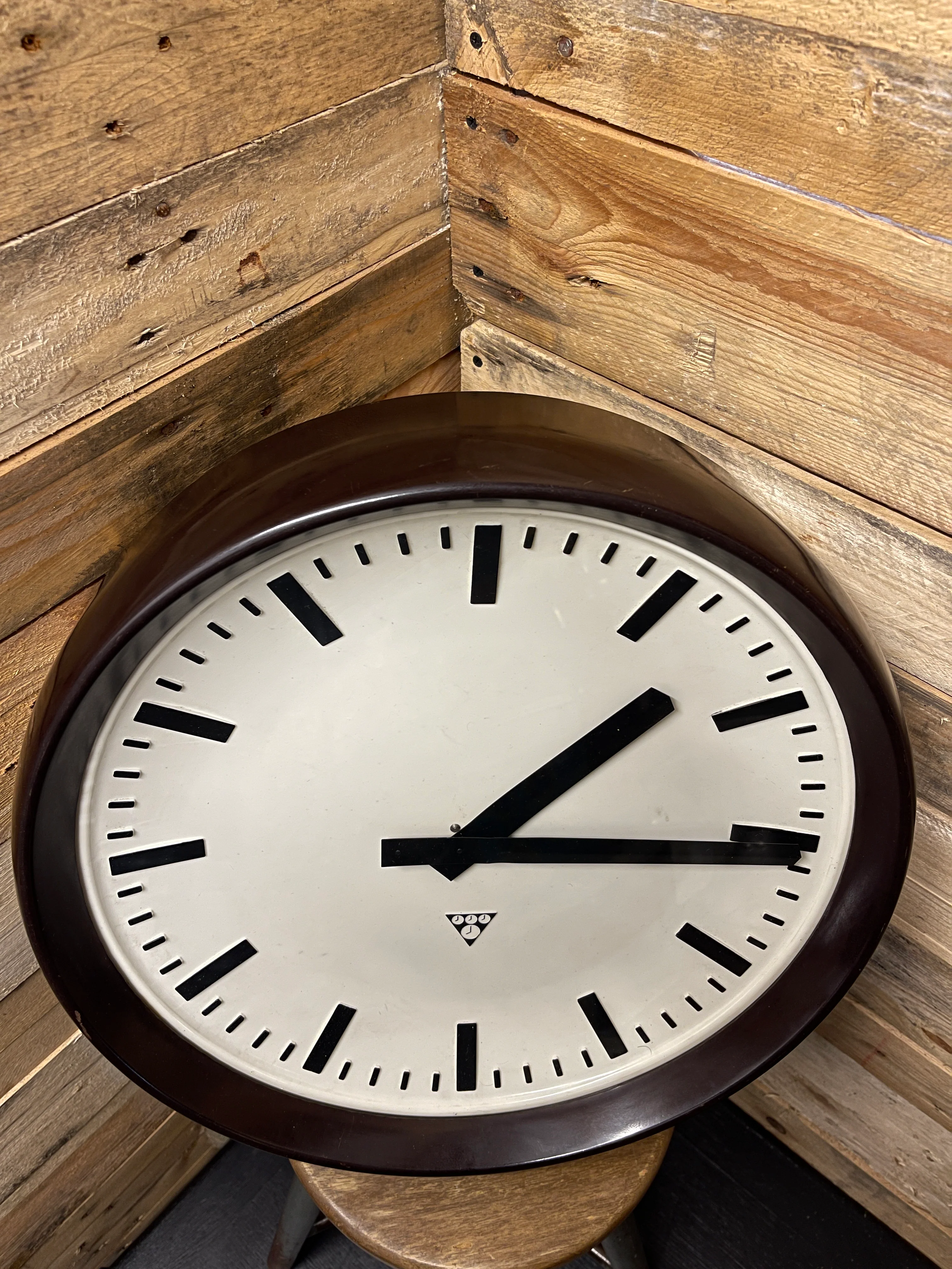 Large Czech 1950s Bakelite Office / Factory Clocks By Pragotron - Image 5