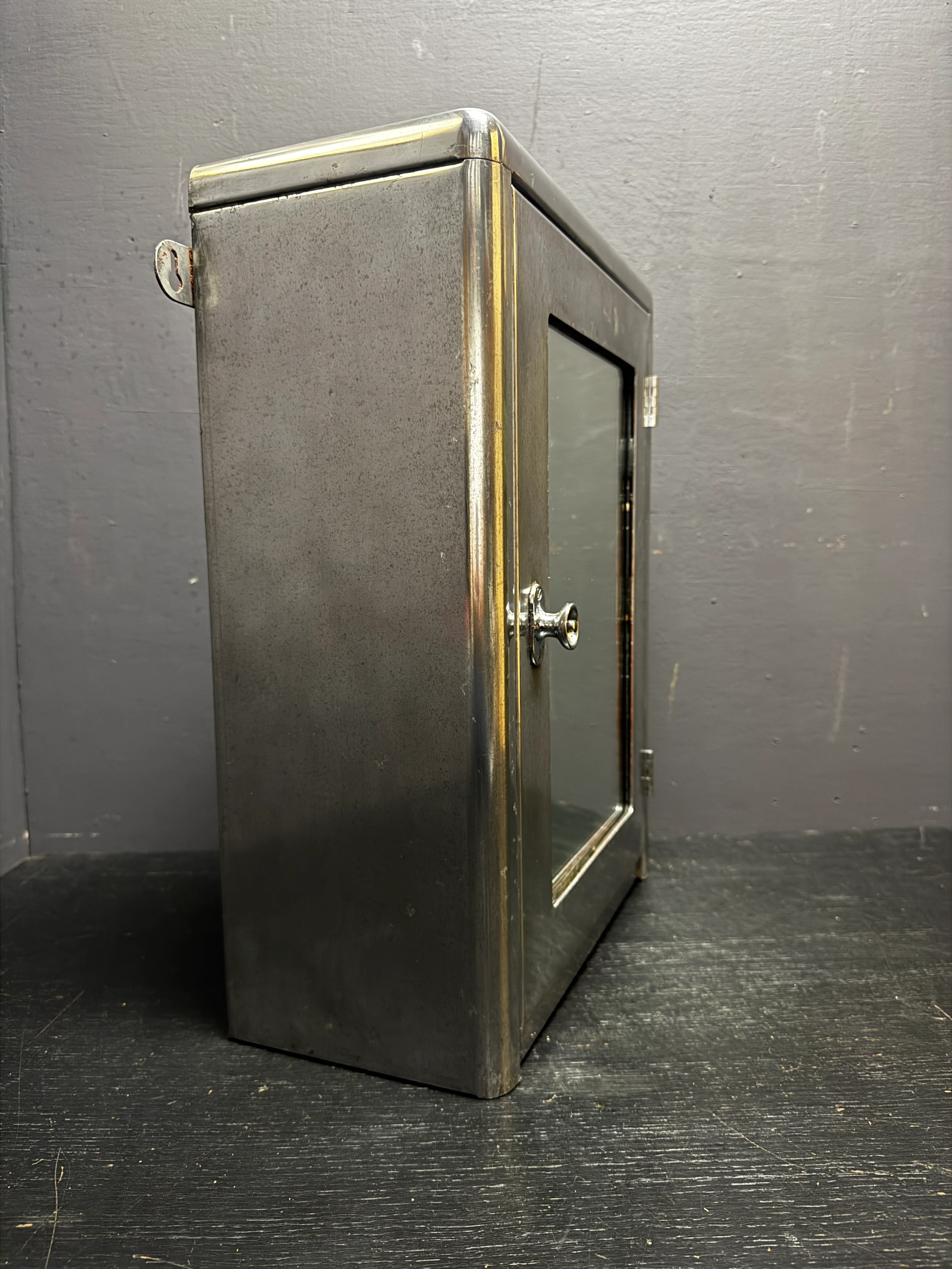 Mid 1900s Medical Or Barbers Wall Cabinet - Image 4