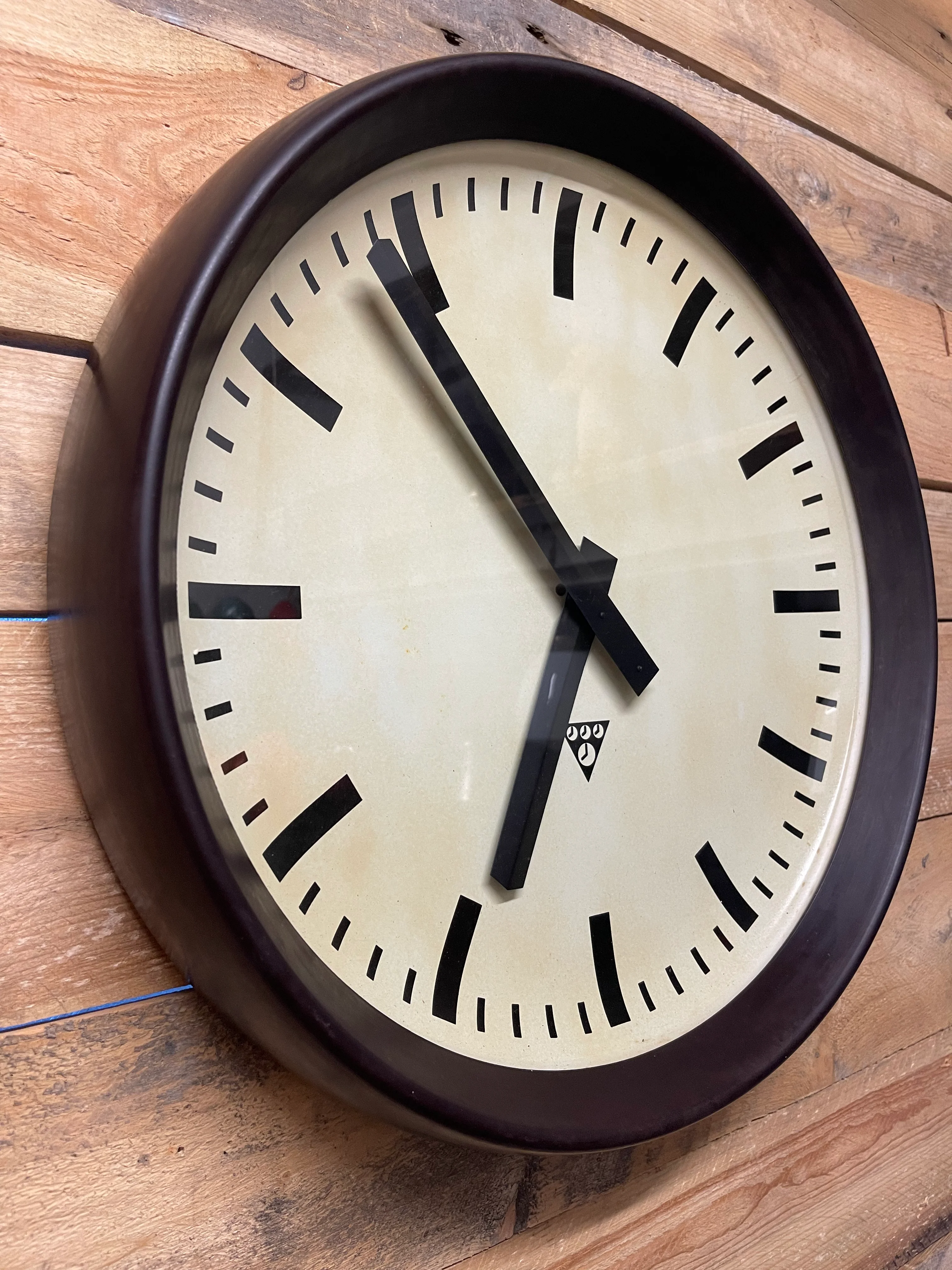 Large Czech 1950s Bakelite Office / Factory Clocks By Pragotron - Image 3