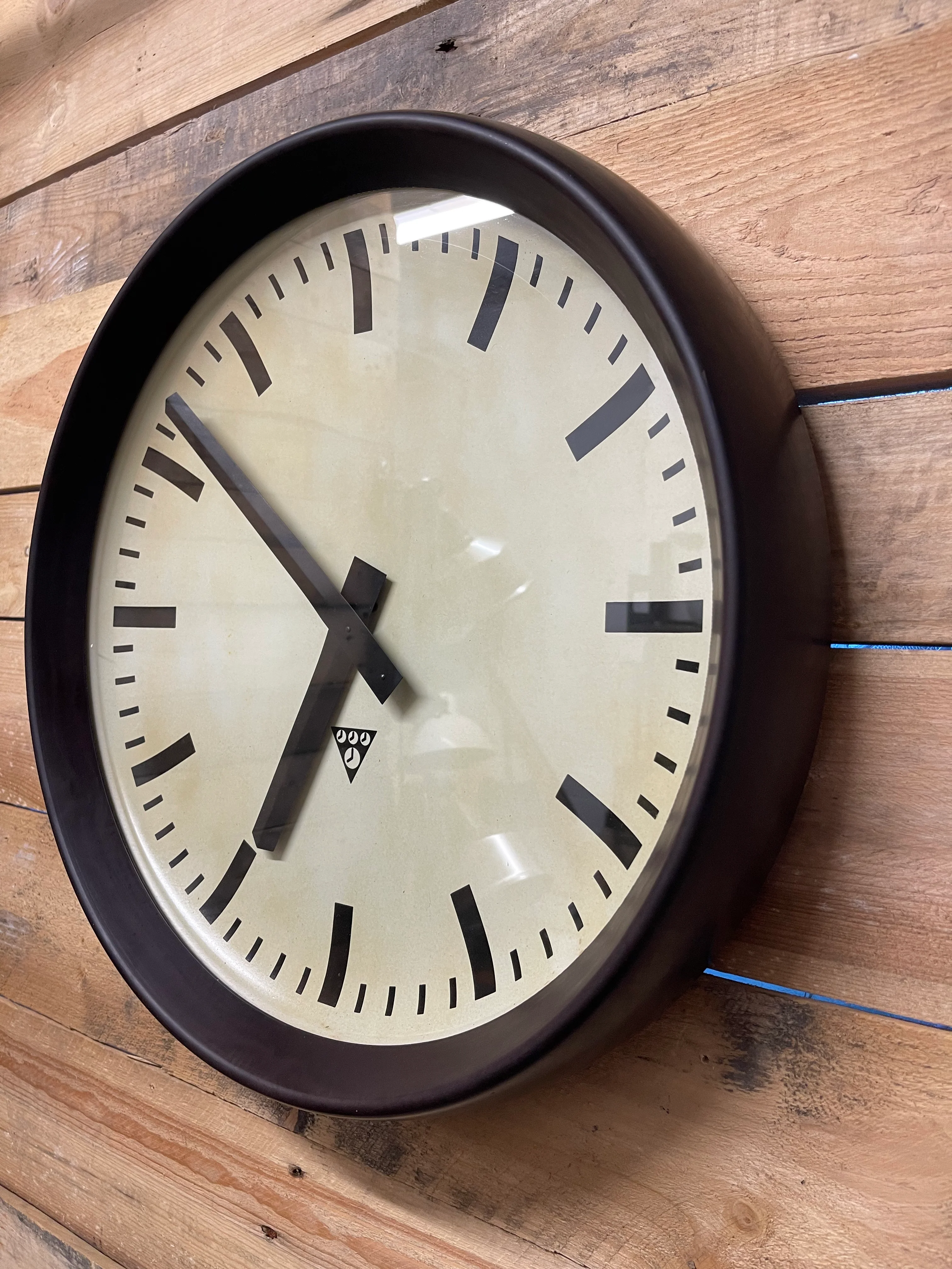 Large Czech 1950s Bakelite Office / Factory Clocks By Pragotron - Image 4