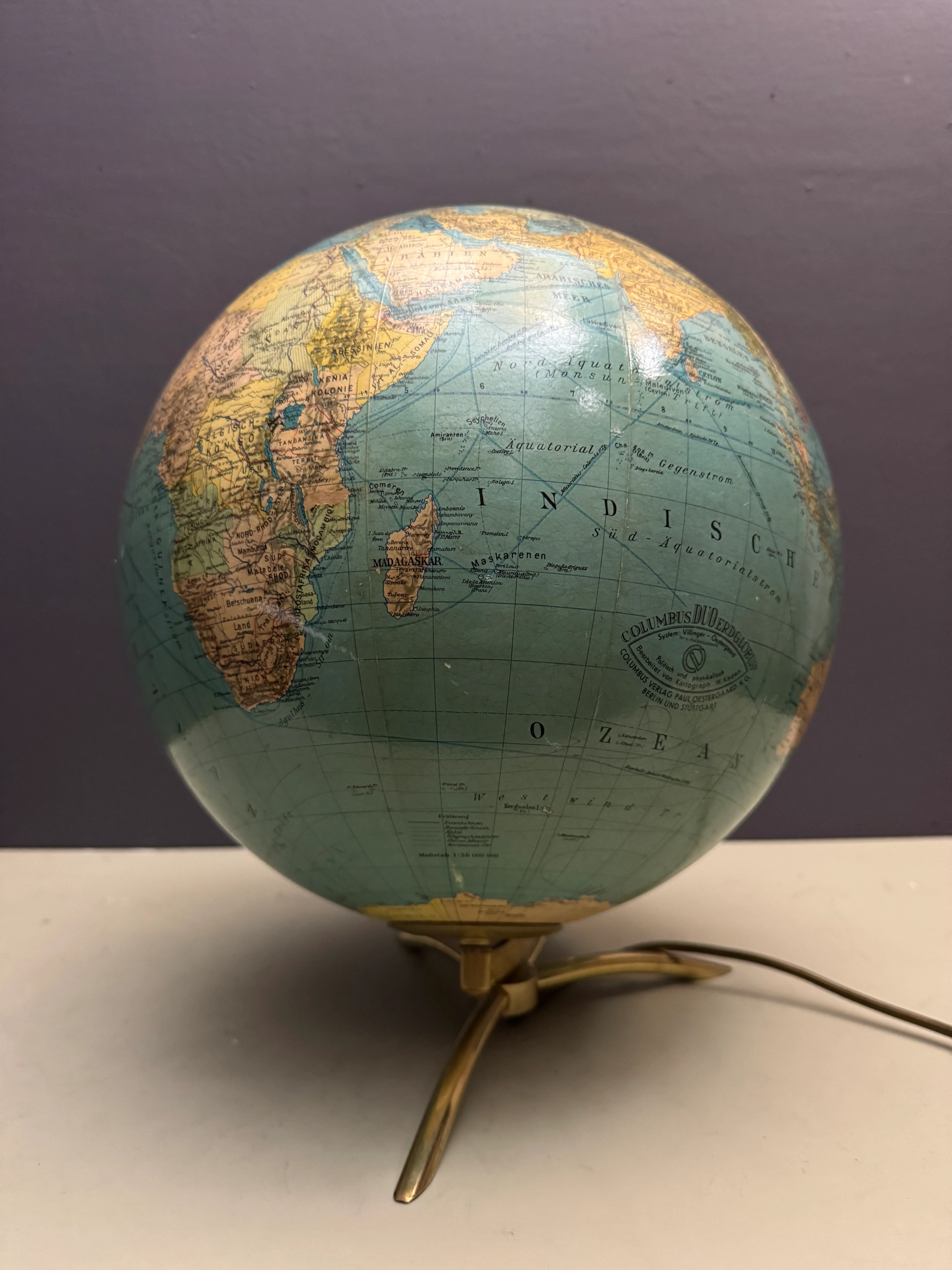 Vintage Rare 1960s Bi Directional Columbus Duo Glass Globe Lamp - Image 3