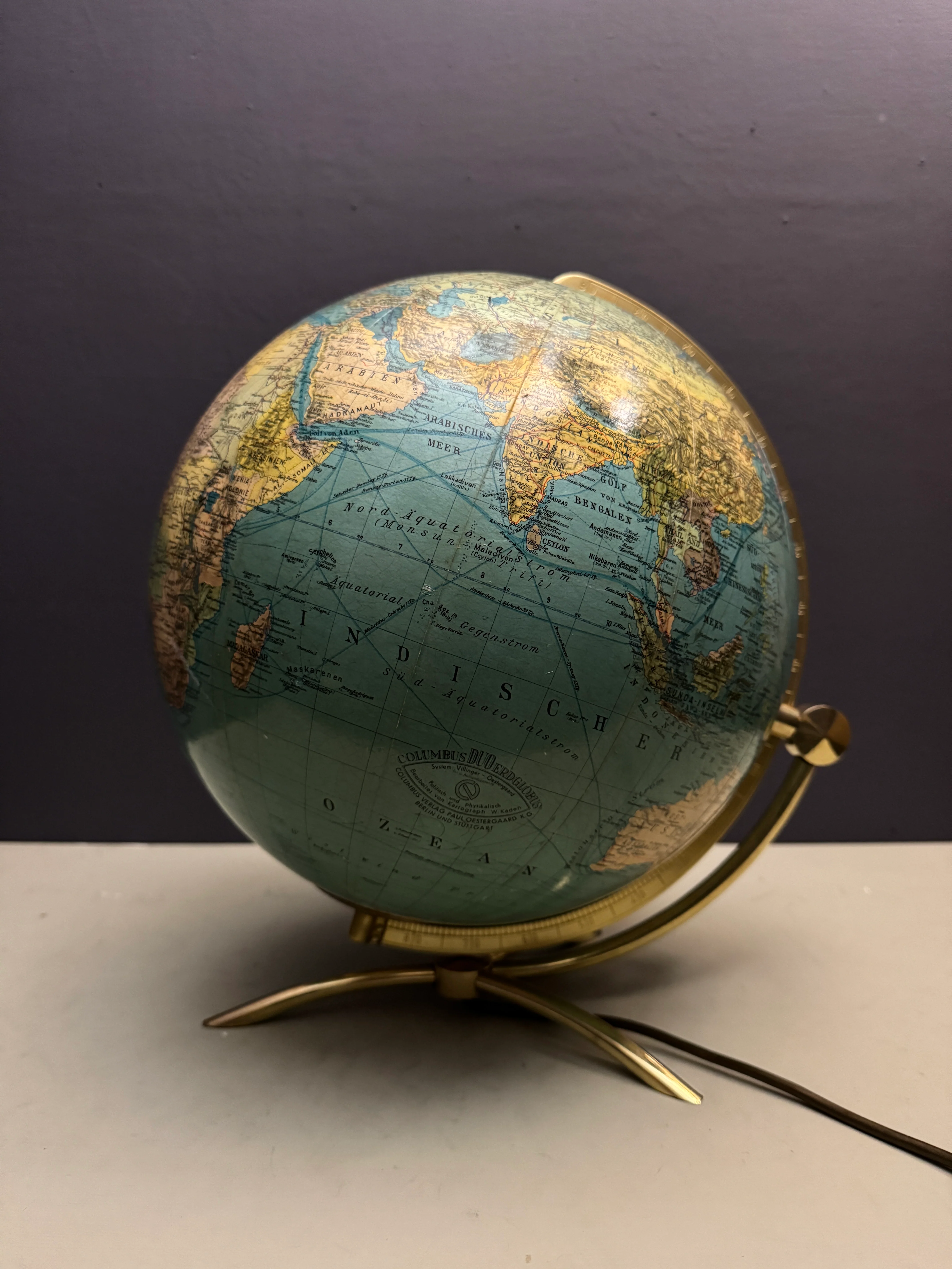 Vintage Rare 1960s Bi Directional Columbus Duo Glass Globe Lamp - Image 5