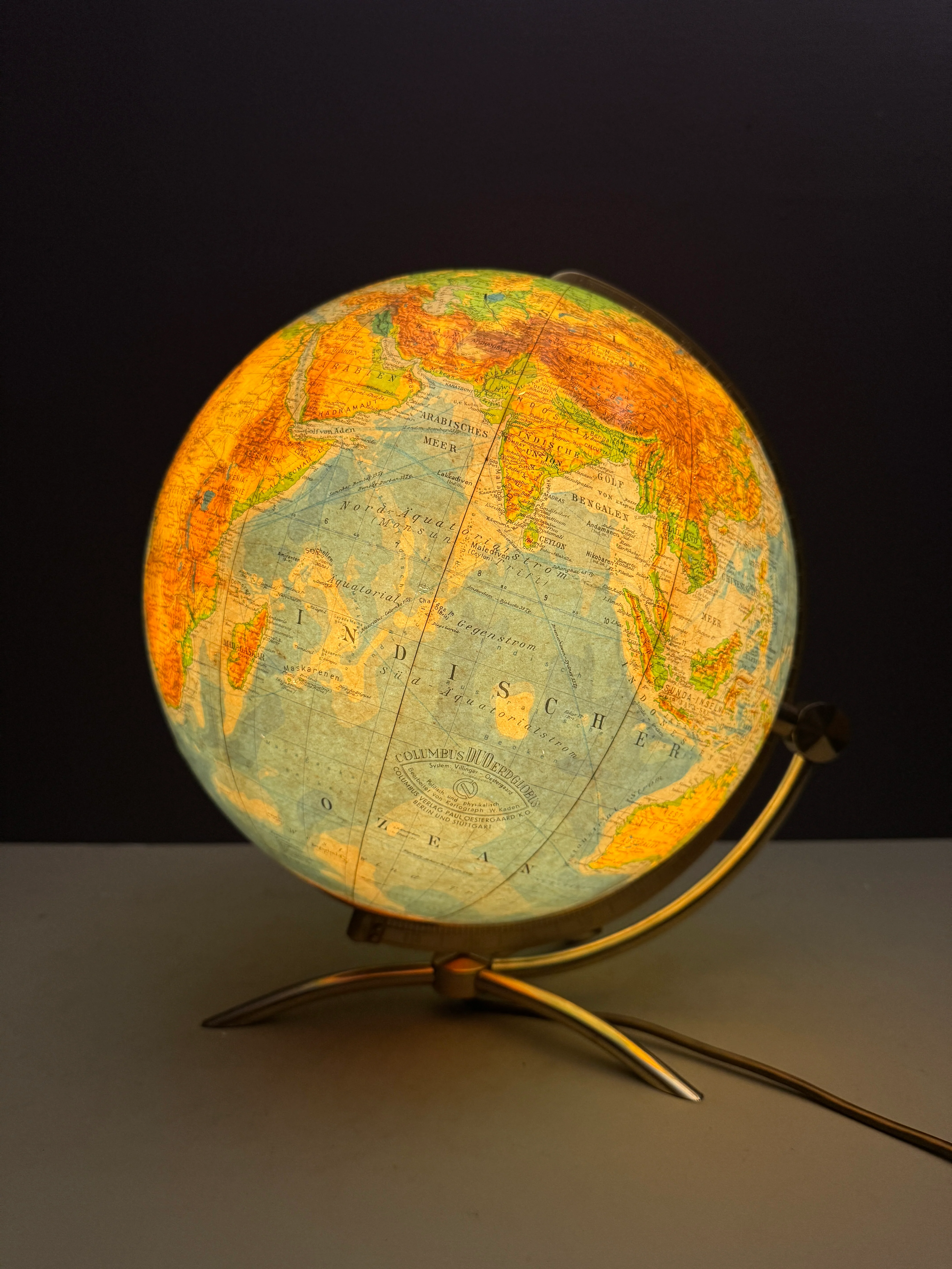 Vintage Rare 1960s Bi Directional Columbus Duo Glass Globe Lamp - Image 6