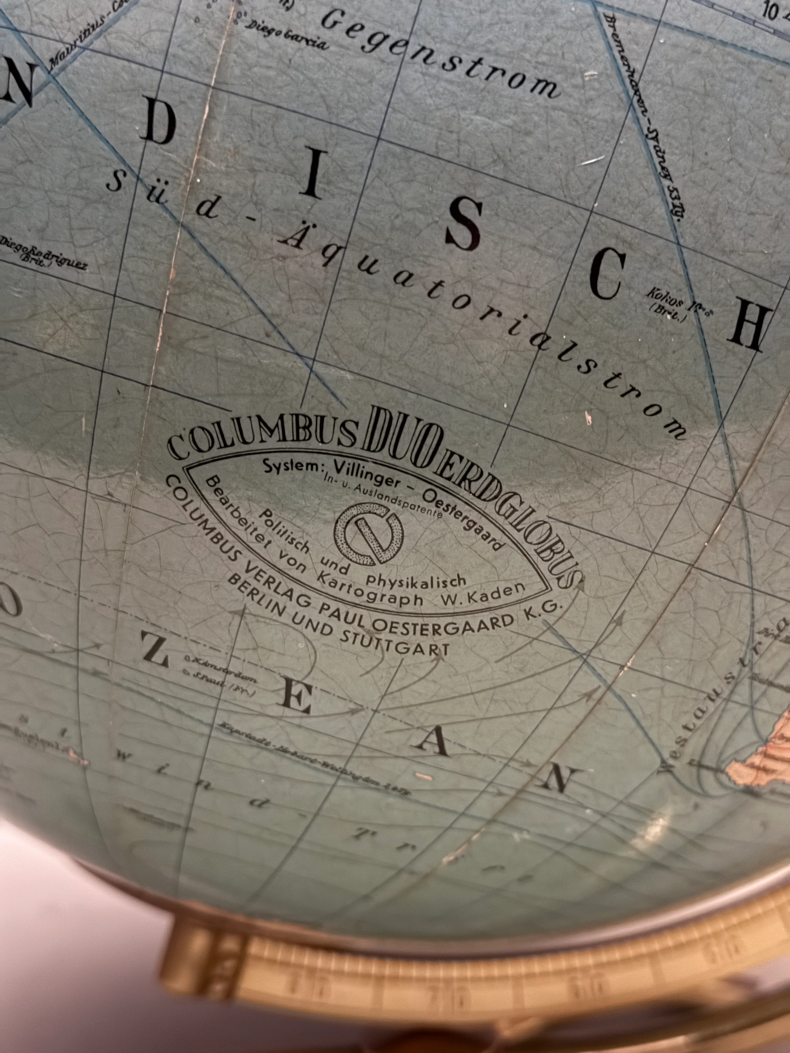 Vintage Rare 1960s Bi Directional Columbus Duo Glass Globe Lamp - Image 9