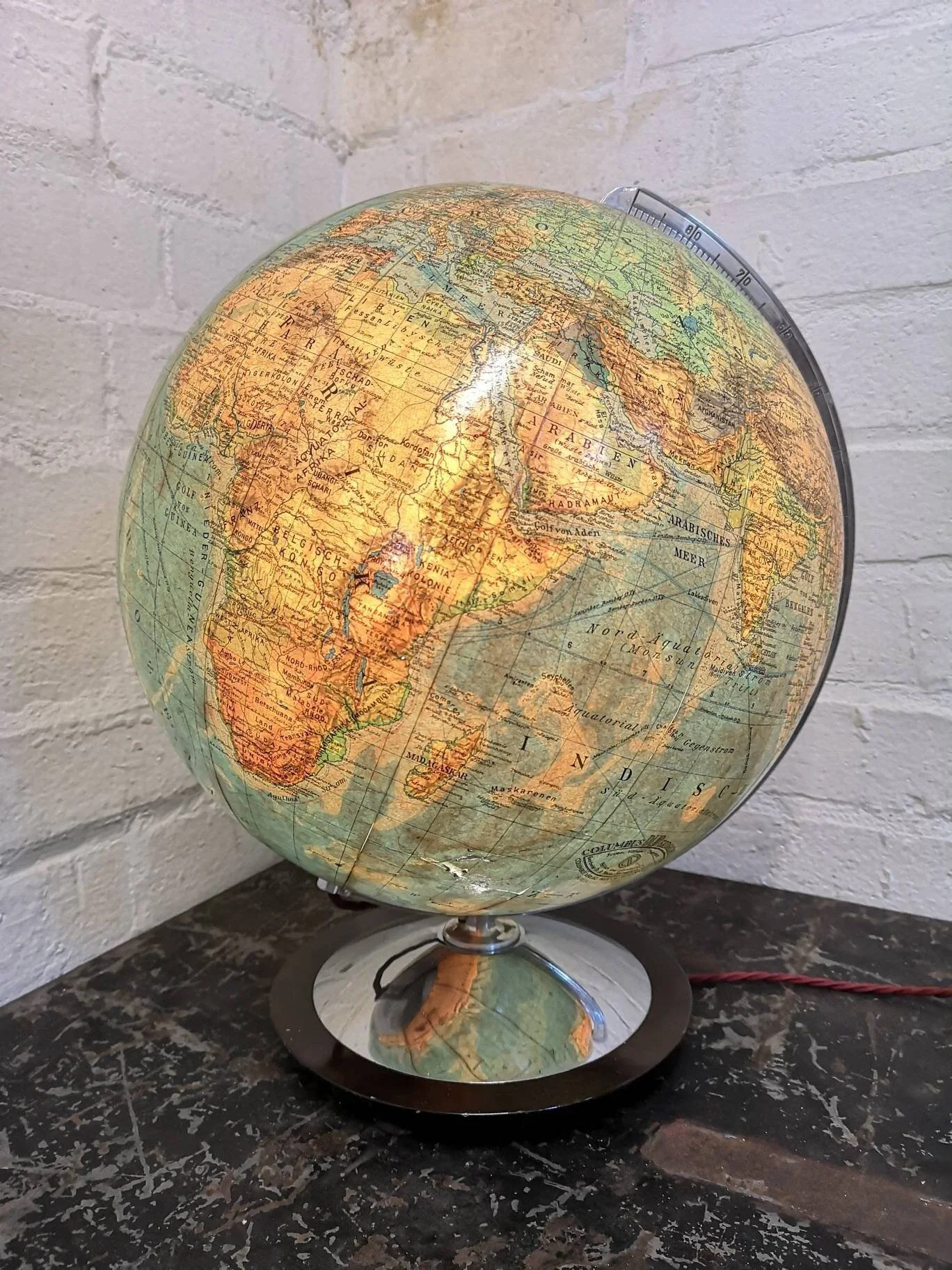Vintage 1960s Columbus Duo Glass Globe Lamp - Image 2