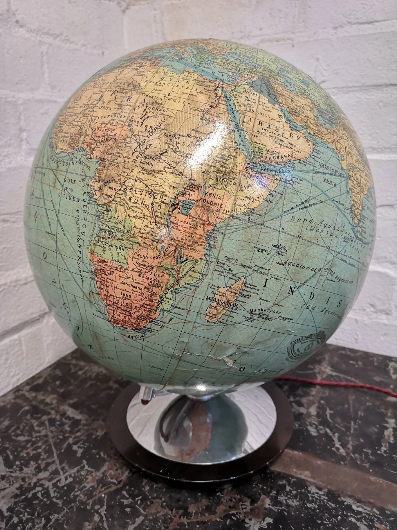Vintage 1960s Columbus Duo Glass Globe Lamp - Image 4