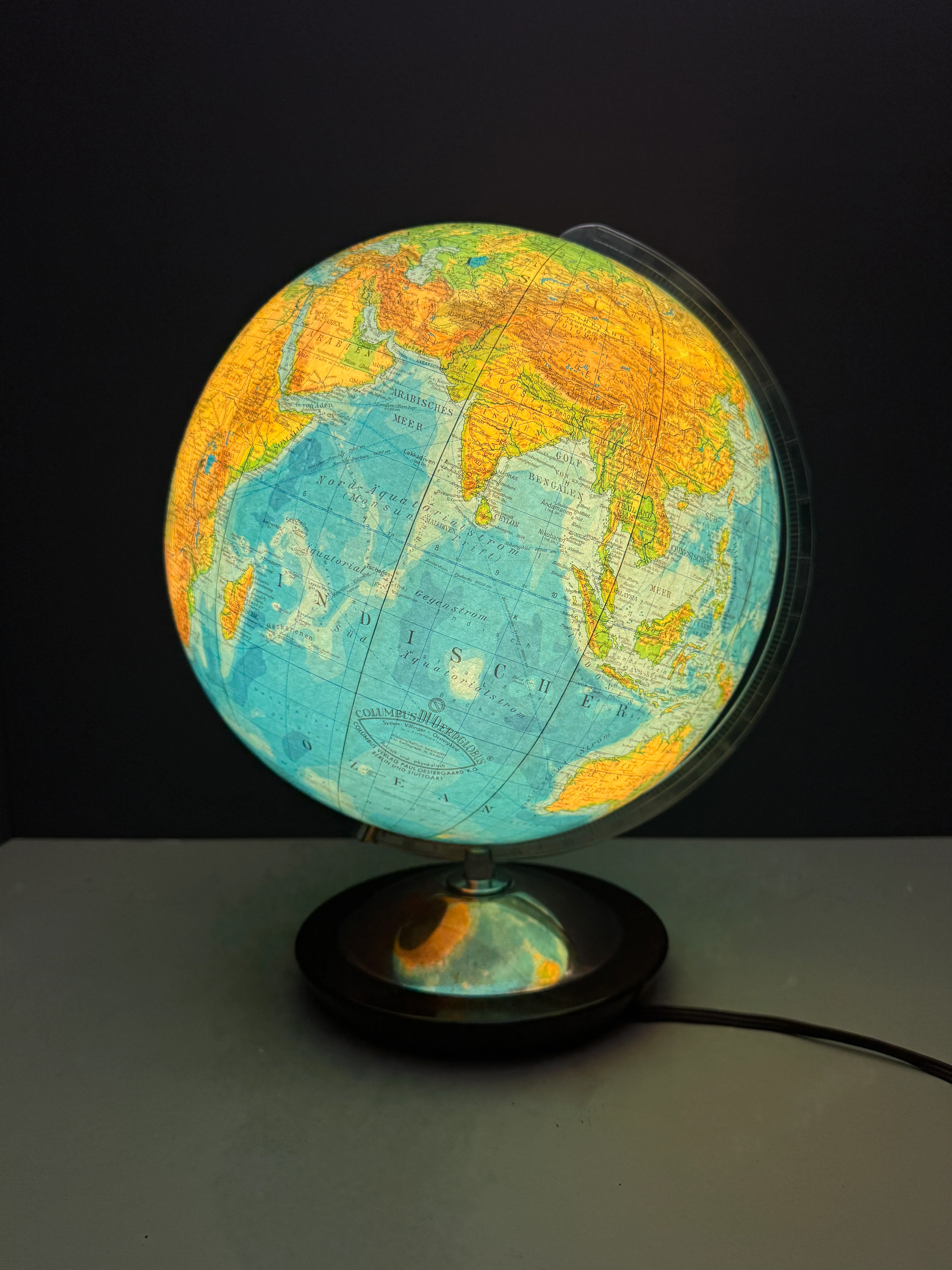 Vintage 1960s Columbus Duo Glass Globe Lamp - Image 2
