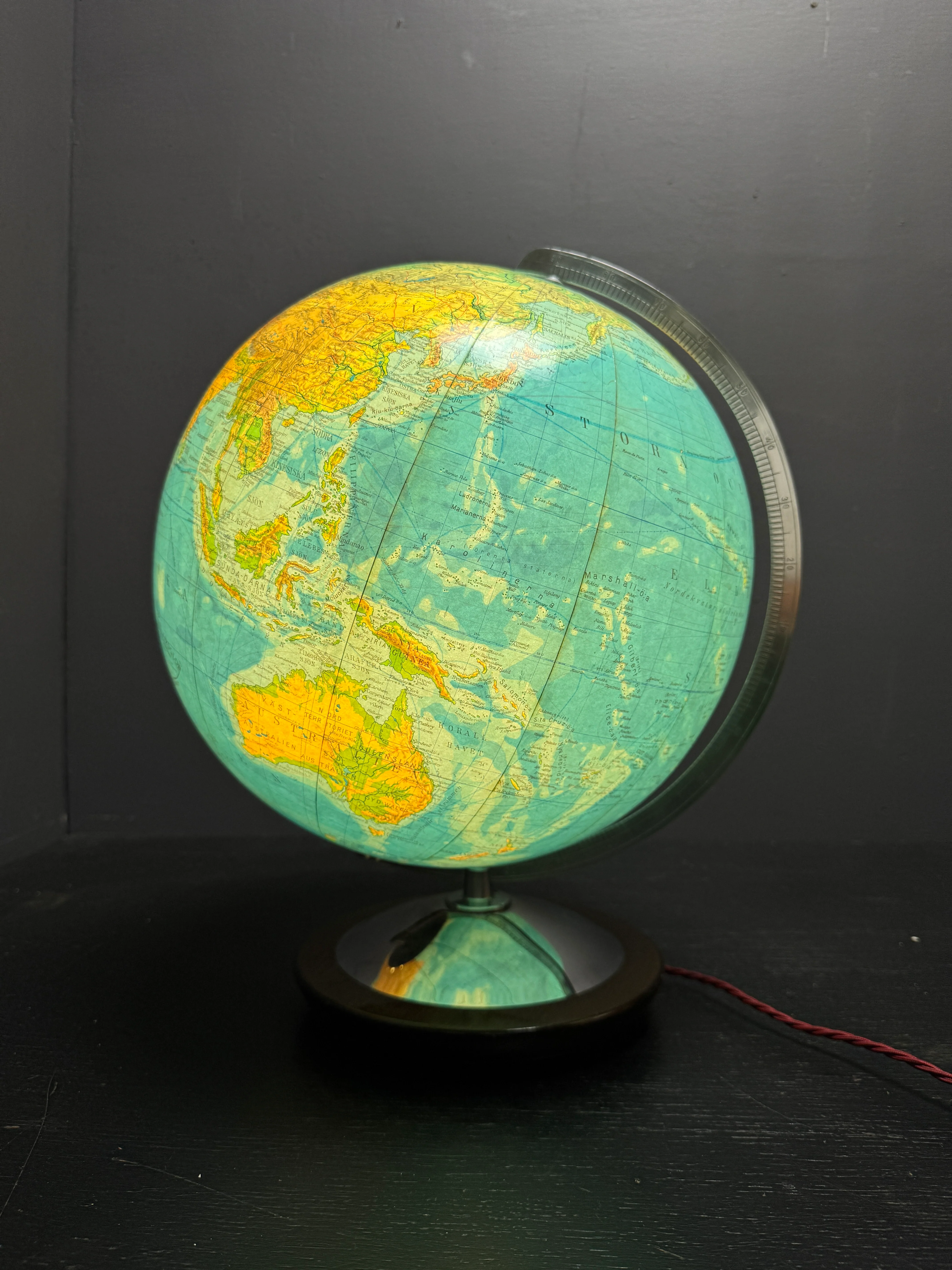 Vintage 1960s Swedish Columbus Duo Glass Globe Lamp - Image 2